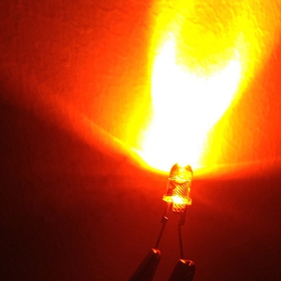 Traffic Light Series Super Bright Yellow Color 5mm LED Diode 595nm 11000mcd 30deg for Flashing Yellow Light