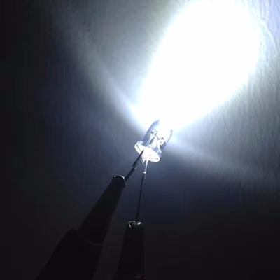 Dip Traffic Warning Light LED Diode 5mm 45deg White Color 9000K 22000mcd Clear Lens With Stopper