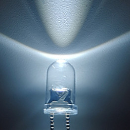 5mm LED Light Diode White Color 7000-9000K 10000-12000mcd Clear Lens Round Head With Flange